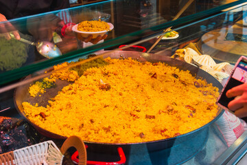 Obraz premium 本場スペインのパエリア サンミゲル市場