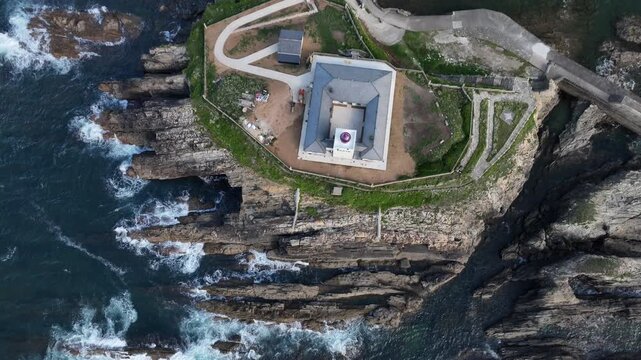Faro de la Isla de Tapia de Casariego en Asturias