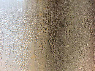 透明な容器に付いた結露