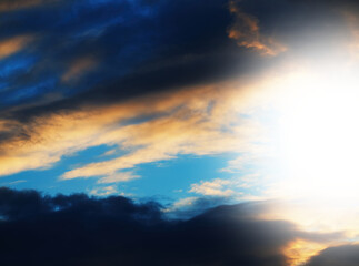 Obraz premium Dramatic light glow in the sky cloudscape backdrop