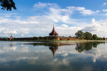 Fototapeta premium MANDALAY PALACE, MYANMAR (BURMA) - NOVEMBER 4, 2016: Moat surrounding the Mandalay fortress walls and Palace.