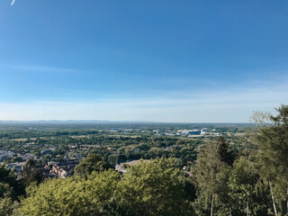 Fototapeta premium A beautiful blue sky with a few clouds and a city in the distance