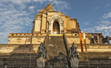 Ruins of the giant stupa of the Buddhist temple of Wat Chedi Luang  in Chiang Mai, Thailande