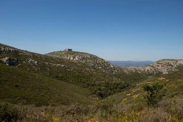 Castillo de Torruella de Montgri de lejos