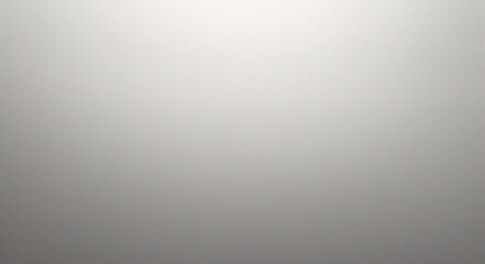 Fond uni argenté brillant. Texture bleu clair métallique lisse. Illustration abstraite de fusées et de nuances.	