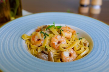 Shrimp pasta with white sauce
