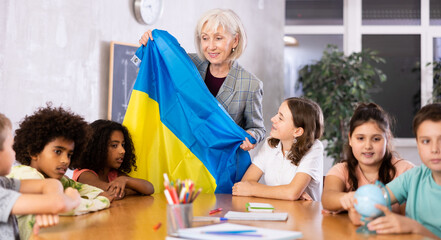 Kids learning together about ukraine in geography class