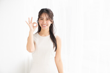 笑顔の女性　ビジネス