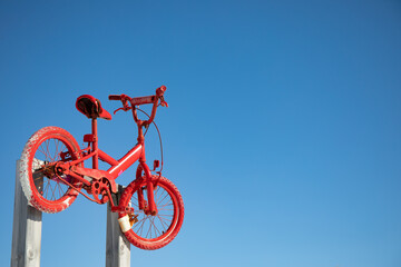 Fototapeta premium red bicycle on a blue sky background