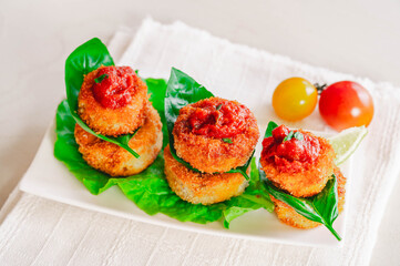 イタリアなすのフライ　トマトチリソースがけ