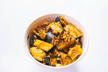 レンジで作るひき肉と茄子の味噌炒め