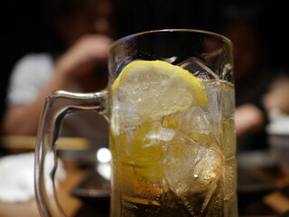 晩酌中で飲んだレモン入りのハイボール