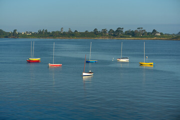 Finistère Nord, Landéda, Bretagne - port et bateaux colorés