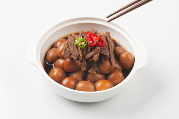  A side dish made by simmering beef in soy sauce.