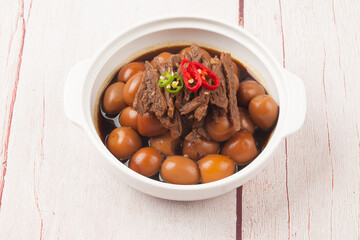  A side dish made by simmering beef in soy sauce.