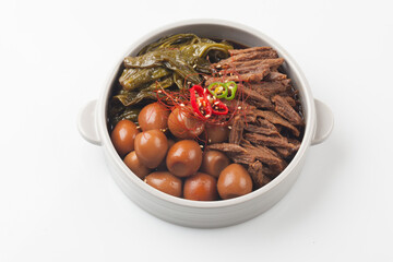  A side dish made by simmering beef in soy sauce.
