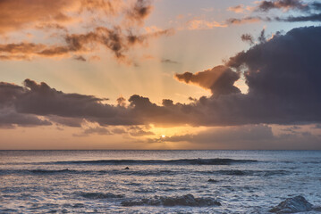 Obraz premium Beautiful sunset over the ocean