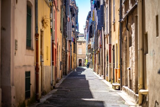 Fototapeta narrow street in venice