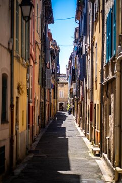 Fototapeta narrow street in venice