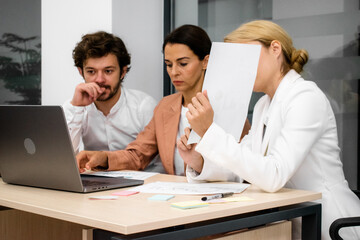 Obraz premium Collaboration and brainstorming: a business team discussing plans and goals in the office. Ideas, schedules, and vision for solutions to achieve success. Perfect for illustrating productive teamwork.