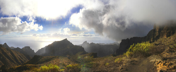Teno-Gebirge im Nebel, Santiago del Teide, Insel Teneriffa, Kanaren, Spanien, Europa, Panorama  © Aggi Schmid