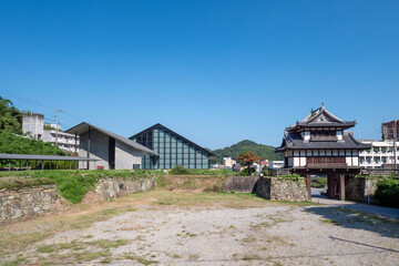 長崎県対馬市　対馬博物館と金石城櫓門