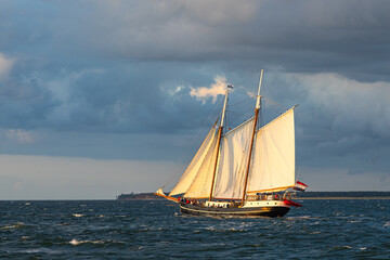 Segelschiff auf der Ostsee während der Hanse Sail in Rostock