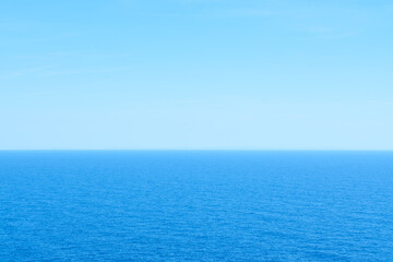 Obraz premium Blue sea and skyline seascape view 
