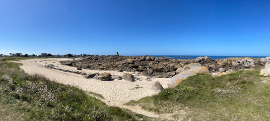 Fototapeta premium Pontusval, Kerlouan, Finistère Nord, Bretagne - rochers et plage