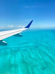 Fototapeta premium Airplane over Bahamas pt. 2