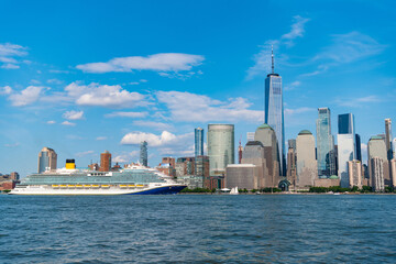 Obraz premium Cruise ship York. Skyline of New York Manhattan cruising on the Hudson River cruise liner. New york cruise lines ships vacation