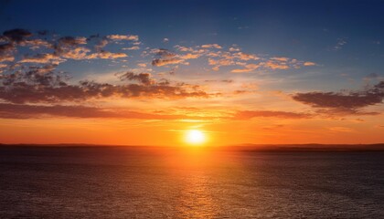 Obraz premium Sunrise or Sunset: A horizon scene with the sun rising or setting, providing a large area of sky for adding text or showcasing products against a beautiful backdrop