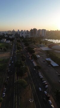 Parque da na&ccedil;&otilde;es ind&iacute;genas Campo Grande - MS na vertical