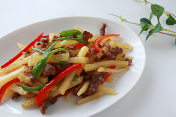 肉と野菜の炒め物