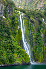 Obraz premium Stirling Falls in Milford Sound - New Zealand