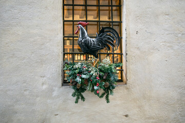 Naklejka premium Bird statue on a wall