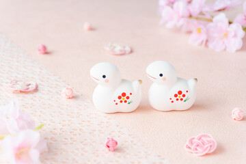 巳年の年賀状素材｜白蛇のこどもたちと桜