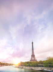 Fototapeta premium Eiffel tower sunset. River Seine in Paris