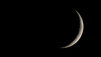 Waxing crescent moon seen with telescope © Claudio Divizia