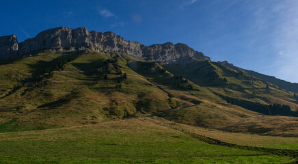 Chaine de montagnes en été