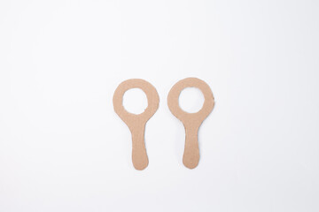 a cardboard magnifying glass craft for kids play, handmade loupe toy, process art, paper craft, easy craft ideas, how to make, DIY,