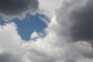 Obraz premium hope concept: blue sky behind rain clouds