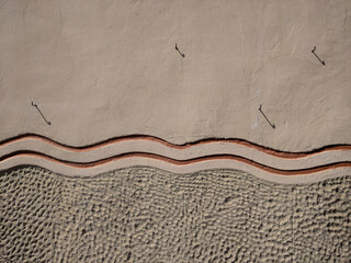 Pared de cemento con dibujo ondulado y textura