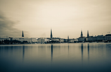 Naklejka premium Reflection of the city onto a lake in Germany with the monochrome photo style near Hamburg, Germany