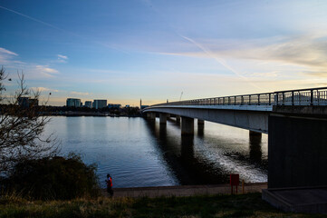 Obraz premium The beautiful sunrise reflecting on lake burley griffin, Canberra, in the morning