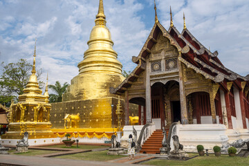 Fototapeta premium Viharn Luang and the golden dome of Chedi Phrathatluang in the Wat Phra Singh Temple in Chiang Mai, Thailand