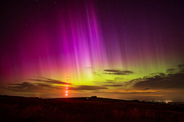 Obraz premium A view of The northern lights over the cumbrian countryside.