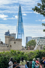 London: A stunning blend of historic charm and modern elegance, with iconic landmarks and vibrant culture