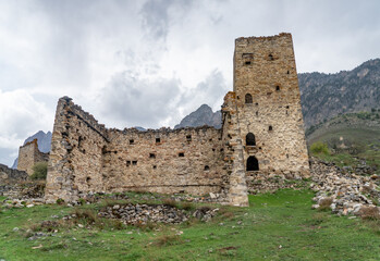 Obraz premium ruins of fortresses in the mountains