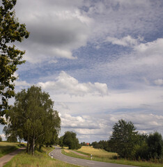 Obraz premium winding road in the countryside with big sky with amazing clouds